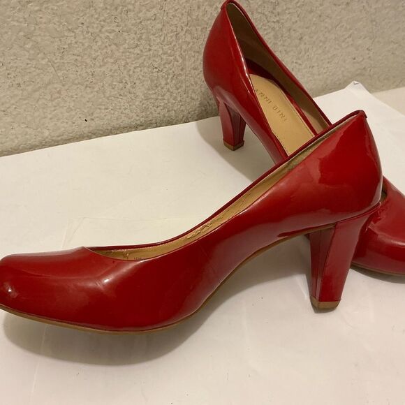 Gianni Bini Classic Red Heels - Picture 4 of 9